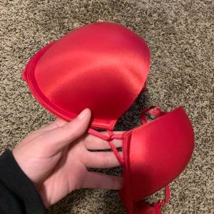 Victoria’s secret red plunge bra